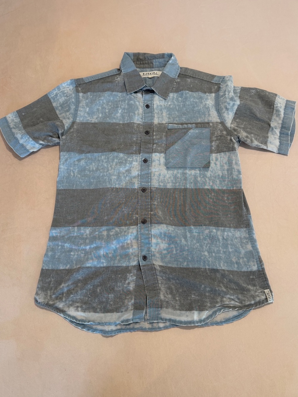 Ezekiel Blue & Gray Striped Short-Sleeve Button-Up Shirt • size medium